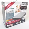 The image shows the retail packaging for an Intex Dura-Beam Deluxe air mattress. The box features images of the air mattress, a woman and child on a bed, and product details. Anteprima dell’immagine prodotto