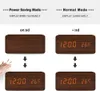 Demonstration of power saving mode and normal mode for a digital LED alarm clock with a wooden finish. Anteprima dell’immagine prodotto
