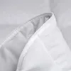 A close-up view of the stitched edge of a white duvet or comforter. Produktbild-Vorschau