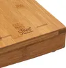 A close-up view of a wooden cutting board with a logo. Anteprima dell’immagine prodotto