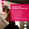 A woman is walking up stairs with a laptop and briefcase, looking up at a pink overlay with text about smart home features. Produktbild-Vorschau