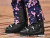Close-up of a person wearing ski boots and ski pants. Produktbild-Vorschau
