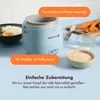 A light blue mini rice cooker is shown on a table with ingredients and a bowl of cooked rice, along with text overlays highlighting its features. Produktbild-Vorschau