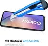 A utility knife is shown attempting to scratch a smartphone screen protector, demonstrating its scratch-resistant properties. Produktbild-Vorschau