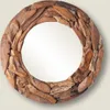 A round mirror with a frame made of driftwood. Náhled obrázku produktu