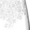 A close-up view of a clear glass with a delicate floral etched pattern. Anteprima dell’immagine prodotto