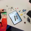 LEGO® Fortnite® 77075 Peely et Sparkplug et leur campement Voir les images du produit 6