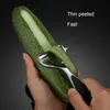 A person is peeling a cucumber with a peeler. The image highlights the efficiency of the peeler. Produktbild-Vorschau