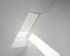 VELUX Verdunkelungsrollo uni weiß manuell Rahmen weiß DKL Produktbild-Vorschau 2