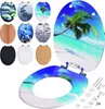 A collection of toilet seats with various designs, including a beach scene with a palm tree, stones, a dolphin, and wood grain. Anteprima dell’immagine prodotto