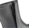 A close-up view of the side zipper and stitching on a black boot. Produktbild-Vorschau