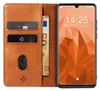 A brown leather flip case for a smartphone, with cards and cash inserted, and the smartphone screen displaying the time and date. Produktbild-Vorschau