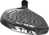 A black and white padel racket on a white background. Anteprima dell’immagine prodotto