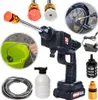 A collage of images showing a cordless pressure washer and its accessories, including different spray nozzles, a bucket with a hose, a charging adapter, a foam cannon, and a coiled hose. Náhled obrázku produktu