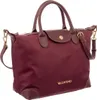 A studio shot of a burgundy handbag. Produktbild-Vorschau