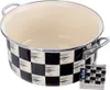 A close-up shot of an enamel pot with a checkered pattern. Voir les images du produit