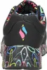 The back view of a child's sneaker. Voir les images du produit