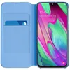 A blue flip case for a smartphone is shown open, with the phone screen displaying the time and date. Voir les images du produit