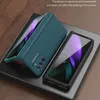 A teal and black phone case for a foldable phone, displayed on a dark surface. Voir les images du produit