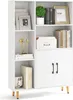 A white bookshelf with various items on its shelves, including books, a plant, and decorative objects. Voir les images du produit