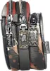 Close-up view of the zippers and charms on a multi-compartment handbag. Anteprima dell’immagine prodotto