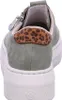 The back view of a green sneaker with a platform sole and leopard print accent. Voir les images du produit