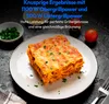 A slice of lasagna on a plate, with text overlay describing product features. Produktbild-Vorschau