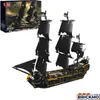 A model of a black pirate ship with black sails, displayed on a white background. A box with an image of the ship is visible in the upper left corner. Voir les images du produit