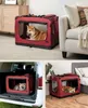 A collage of three images showing a dog crate in different settings: inside a home, in the back of a car, and in a bedroom. Anteprima dell’immagine prodotto