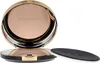 A compact powder makeup product with its lid open and a puff next to it, set against a white background. Produktbild-Vorschau