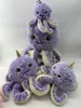 Three purple plush octopus toys of different sizes arranged on a light gray background. Produktbild-Vorschau