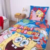 A Spongebob Squarepants themed bedding set is displayed on a bed in a bedroom setting. Produktbild-Vorschau