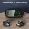 A close-up of a charging case for wireless earbuds, with the earbuds themselves placed in front of it on a textured surface. Anteprima dell’immagine prodotto