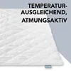 A close-up of a white quilted blanket with text overlay. Produktbild-Vorschau
