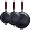 Three cast iron frying pans of different sizes are displayed against a white background. Voir les images du produit