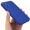 A hand holding a blue phone case. Produktbild-Vorschau