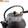 A close-up shot of a cast iron teapot lid and handle. Podgląd zdjęcia produktu