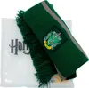 A folded green scarf with gray stripes and a Slytherin crest, placed next to a white bag with Harry Potter branding. Náhled obrázku produktu