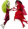 Two Monster High dolls, one with green hair and the other with black hair and a red veil, are posed together. Voir les images du produit