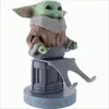 A figurine of Grogu (Baby Yoda) from Star Wars, sitting on a stand. Anteprima dell’immagine prodotto