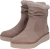 A pair of brown suede boots with faux fur trim and a thick sole. Voir les images du produit