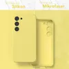 A yellow phone case is shown from the front and back, with text indicating it is made of silicone and microfiber. Produktbild-Vorschau