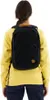 A person wearing a yellow sweatshirt and dark pants is seen from the back, wearing a black backpack. Anteprima dell’immagine prodotto