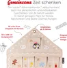 A marketing image showing a fabric advent calendar shaped like a gingerbread house, with various pockets and decorative elements. Produktbild-Vorschau