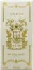 A close-up view of a perfume box with ornate gold detailing. Voir les images du produit