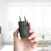 A hand holding a black USB wall charger with the UGREEN logo visible. Anteprima dell’immagine prodotto