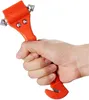 A hand holding an orange emergency hammer and seatbelt cutter. Voir les images du produit