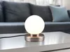 Kleine Tischleuchte mit Glaskugel Weiß Ø12cm - LED per Produktbild-Vorschau 6