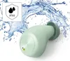 A mint green wireless earbud is shown against a background of splashing water, with an IPX4 water resistance rating symbol in the top left corner. Anteprima dell’immagine prodotto