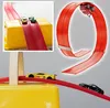 A collage of images showing toy cars on a stunt track, including a loop-the-loop. Voir les images du produit